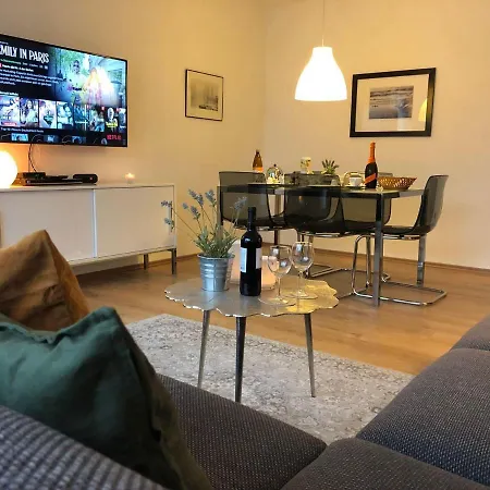 Ferienwohnung-kapitaen-hook-mit-sonnenterrasse-garten-zwischen-strand-wald-wiese-auf-ruegen Διαμέρισμα