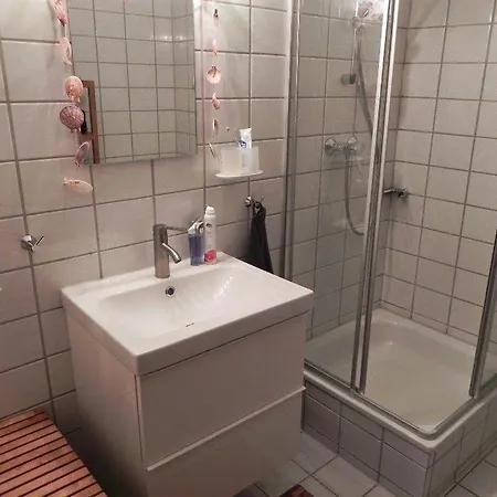 Διαμέρισμα Ferienwohnung-kapitaen-hook-mit-sonnenterrasse-garten-zwischen-strand-wald-wiese-auf-ruegen *