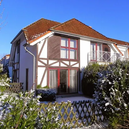 Ferienwohnung-kapitaen-hook-mit-sonnenterrasse-garten-zwischen-strand-wald-wiese-auf-ruegen * Gustow (Vorpommern-Rugen)