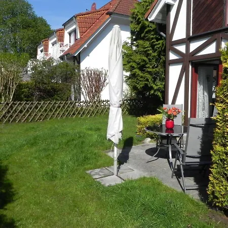 Ferienwohnung-kapitaen-hook-mit-sonnenterrasse-garten-zwischen-strand-wald-wiese-auf-ruegen Διαμέρισμα Gustow (Vorpommern-Rugen)