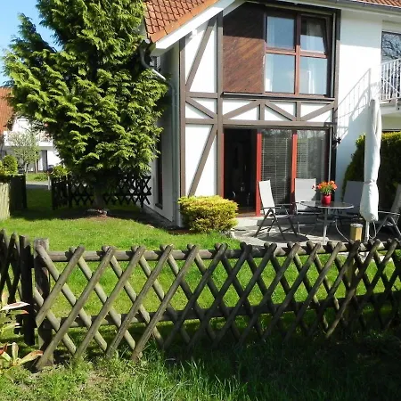 Ferienwohnung-kapitaen-hook-mit-sonnenterrasse-garten-zwischen-strand-wald-wiese-auf-ruegen Διαμέρισμα