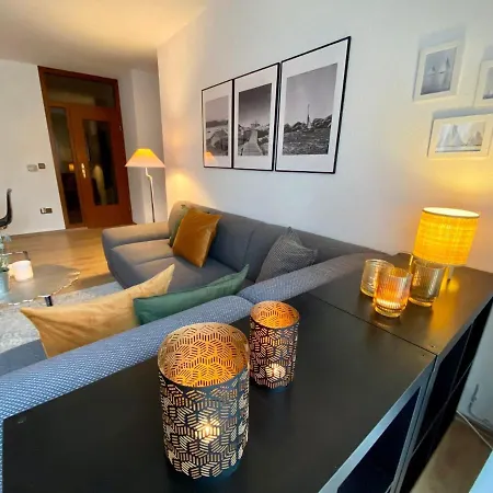 Ferienwohnung-kapitaen-hook-mit-sonnenterrasse-garten-zwischen-strand-wald-wiese-auf-ruegen Διαμέρισμα Gustow (Vorpommern-Rugen)