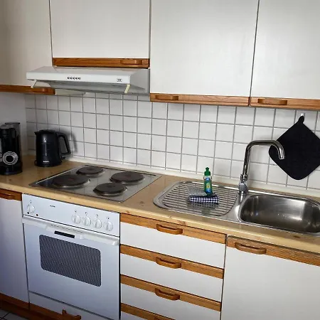 Ferienwohnung-kapitaen-hook-mit-sonnenterrasse-garten-zwischen-strand-wald-wiese-auf-ruegen Διαμέρισμα