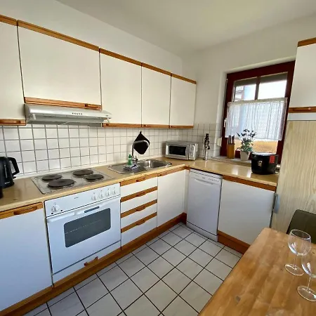 Ferienwohnung-kapitaen-hook-mit-sonnenterrasse-garten-zwischen-strand-wald-wiese-auf-ruegen Διαμέρισμα Gustow (Vorpommern-Rugen)