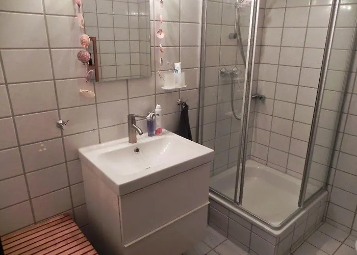 Appartement Ferienwohnung-kapitaen-hook-mit-sonnenterrasse-garten-zwischen-strand-wald-wiese-auf-ruegen *