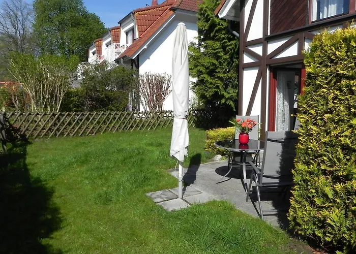 Ferienwohnung-kapitaen-hook-mit-sonnenterrasse-garten-zwischen-strand-wald-wiese-auf-ruegen Appartement Gustow (Vorpommern-Rugen)