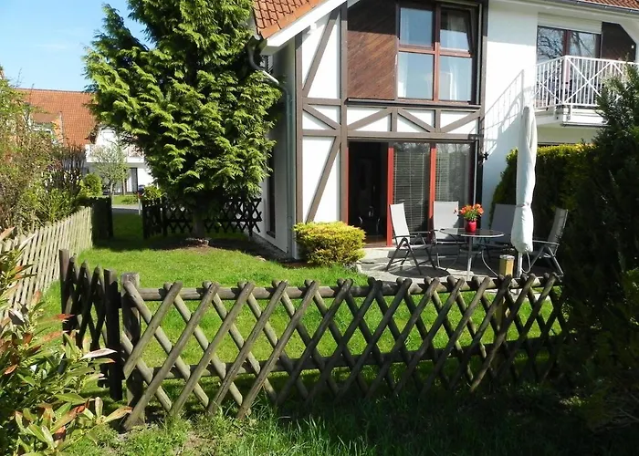 Ferienwohnung-kapitaen-hook-mit-sonnenterrasse-garten-zwischen-strand-wald-wiese-auf-ruegen Appartement