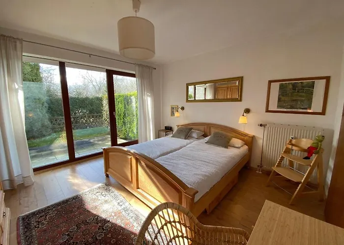 Appartement Ferienwohnung-kapitaen-hook-mit-sonnenterrasse-garten-zwischen-strand-wald-wiese-auf-ruegen *