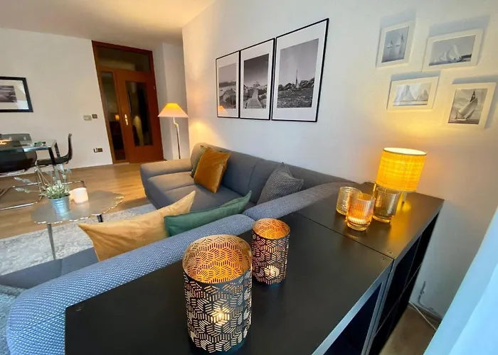 Ferienwohnung-kapitaen-hook-mit-sonnenterrasse-garten-zwischen-strand-wald-wiese-auf-ruegen アパート Gustow