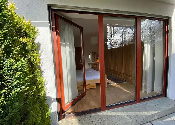 Ferienwohnung-kapitaen-hook-mit-sonnenterrasse-garten-zwischen-strand-wald-wiese-auf-ruegen Gustow (Vorpommern-Rugen)